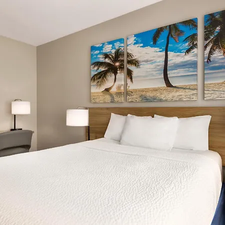 Days Inn By Wyndham Miami Airport North Miami Springs Exterior photo