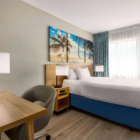 Days Inn By Wyndham Miami Airport North Miami Springs Exterior photo